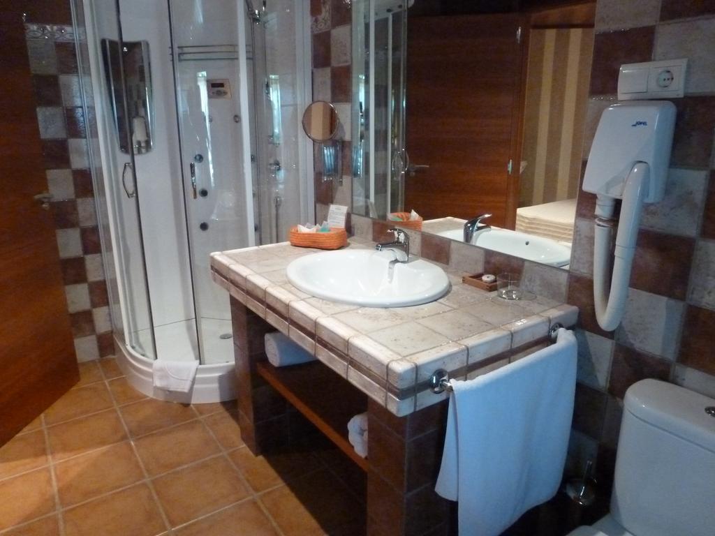 Hotel H Con Encanto Binéfar Zimmer foto