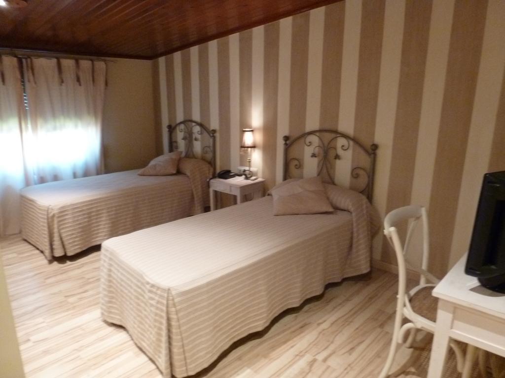 Hotel H Con Encanto Binéfar Zimmer foto