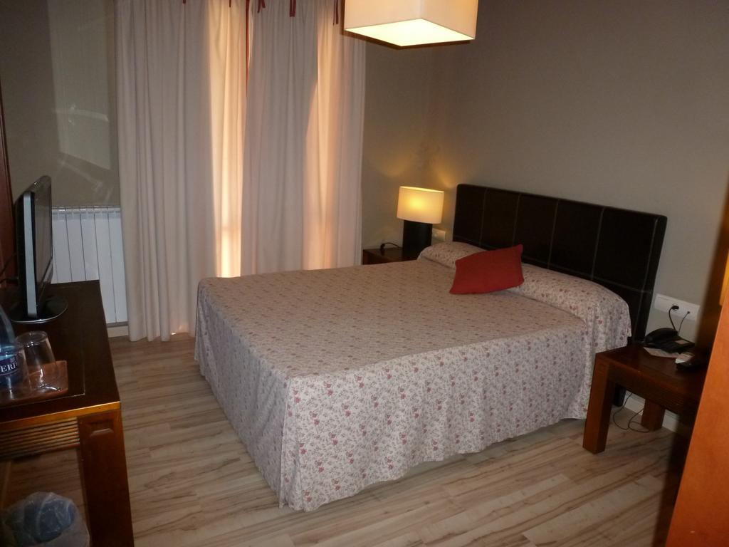 Hotel H Con Encanto Binéfar Zimmer foto
